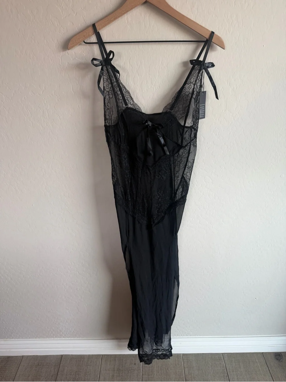 Fascinating Nights black lace
